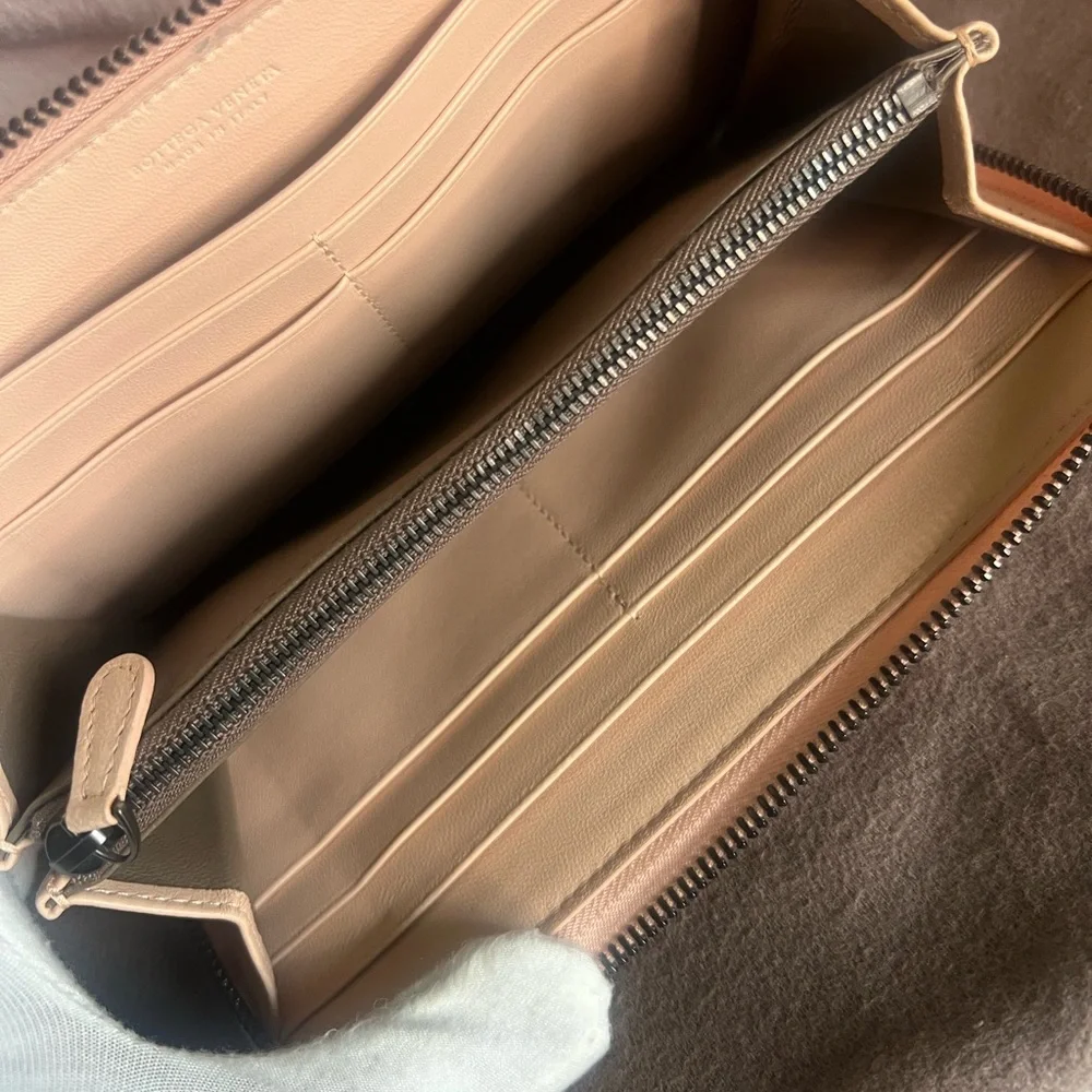 Bottega Veneta Nappa Intrecciato Zip Around wallet. - Picture 9 of 16